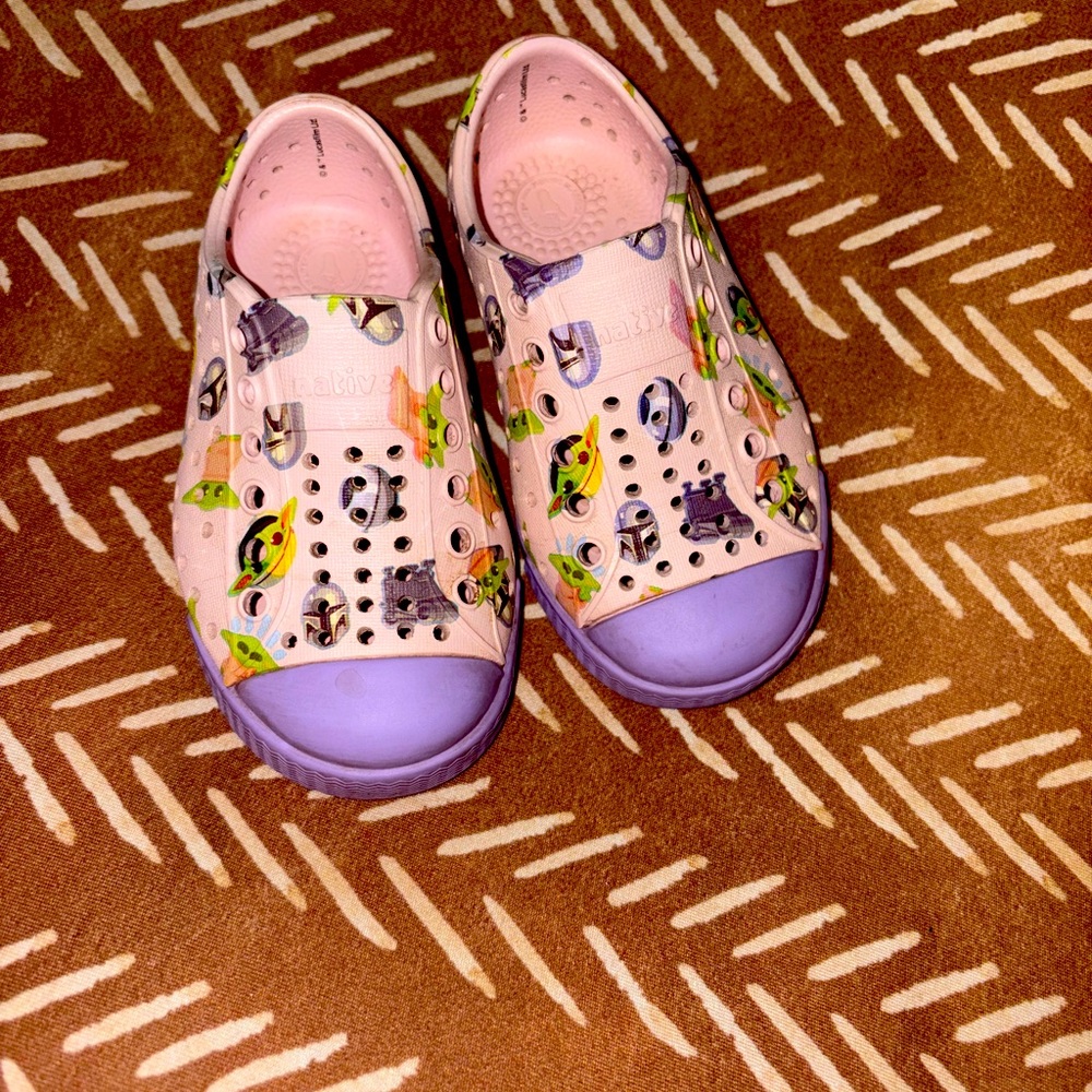 Native Star Wars shoes EEUC size 7C